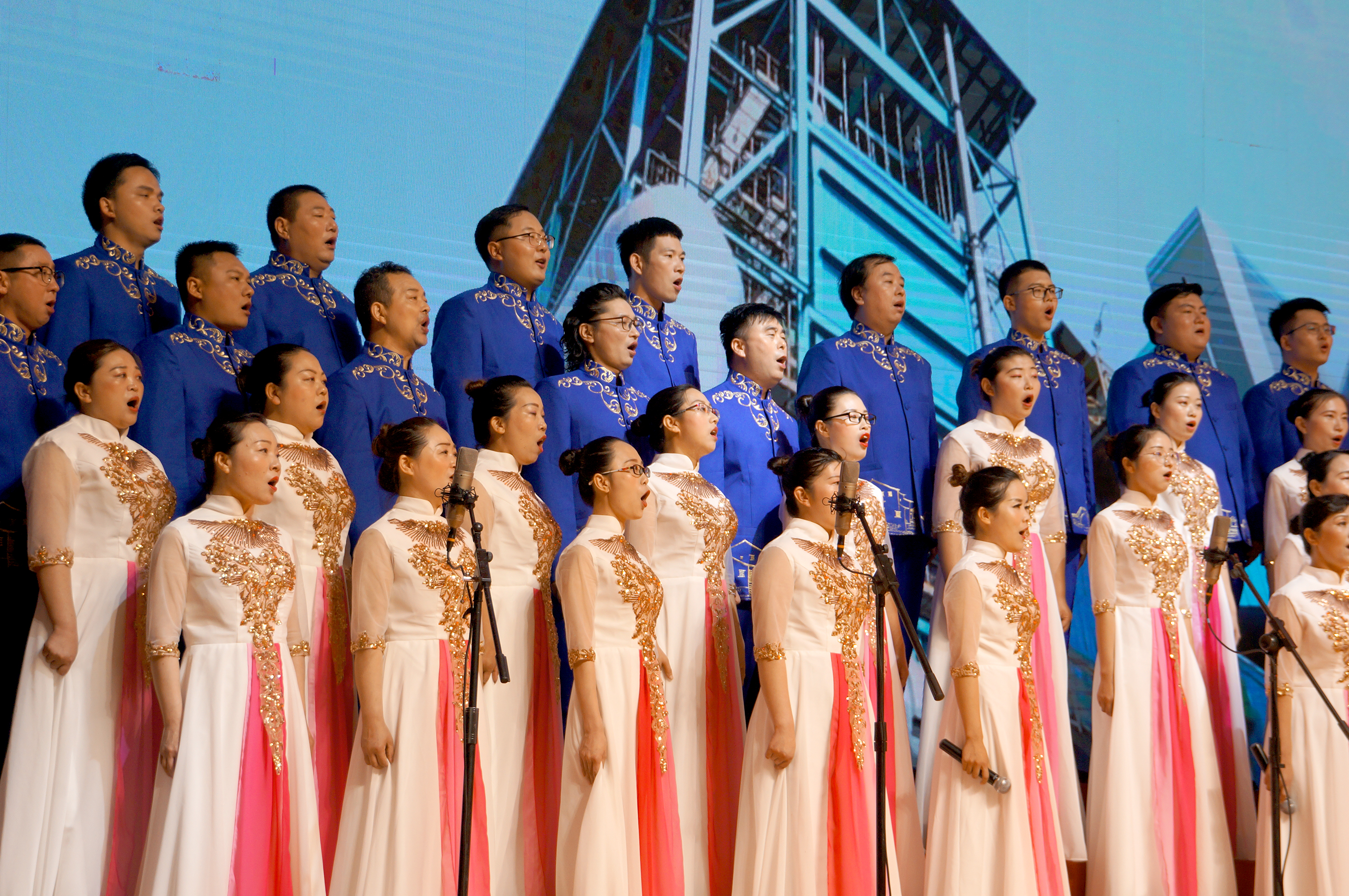 开云手机官方版在线入口合唱队在沙钢建厂45周年大合唱比赛中摘得桂冠