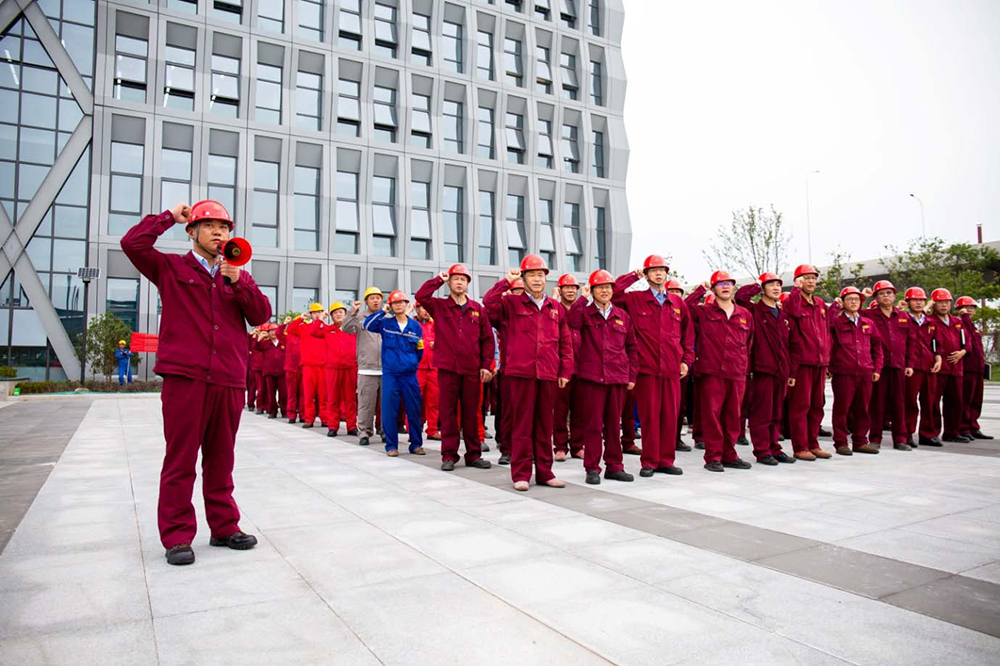 遵守安全生产法 当好第一责任人   开云手机官方版在线入口隆重举行“万企作宣誓 全员筑安全”活动