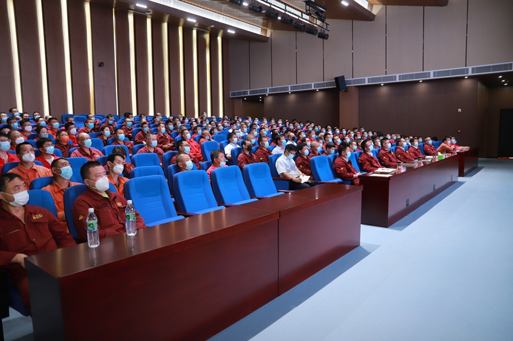 开云手机官方版在线入口公司开展“礼赞新时代  追梦复兴路”主题党课活动