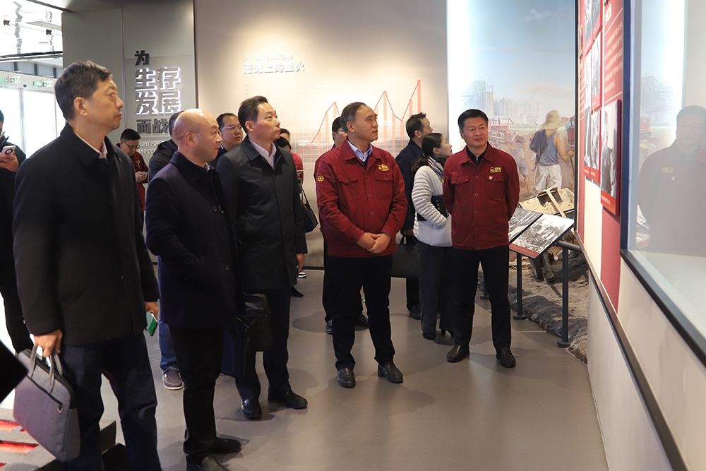 走进企业 贴心服务 市工信局党组中心组学习会在开云手机官方版在线入口召开